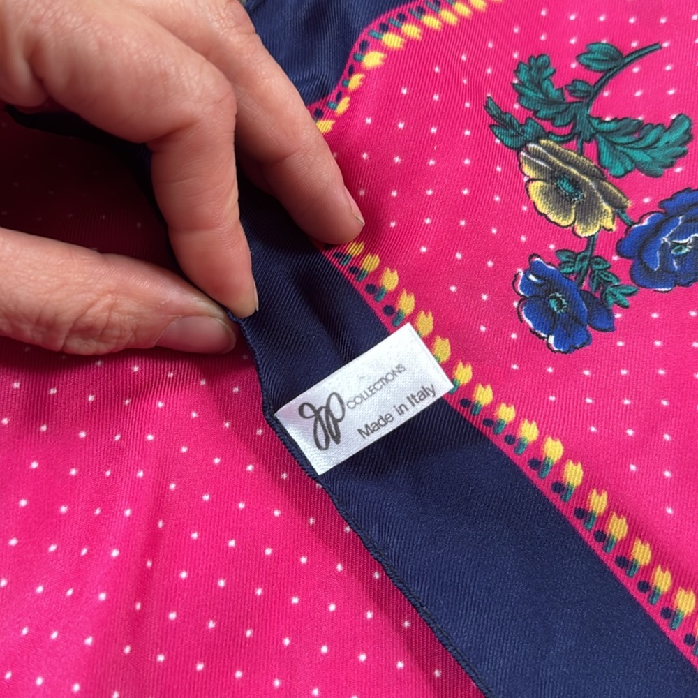 Beautiful Italian floral scarf - Picture 2 of 3